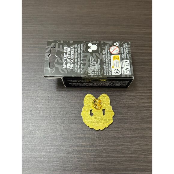 Loungefly Disney Winnie the Pooh Holiday Wreath Blind Box Enamel Pin - Pooh - Picture 2 of 2